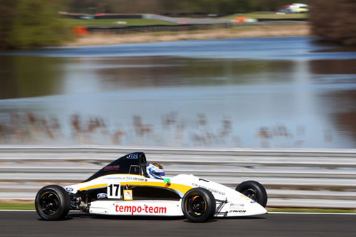 Liroy Stuart kent een geslaagde eerste race in Engeland